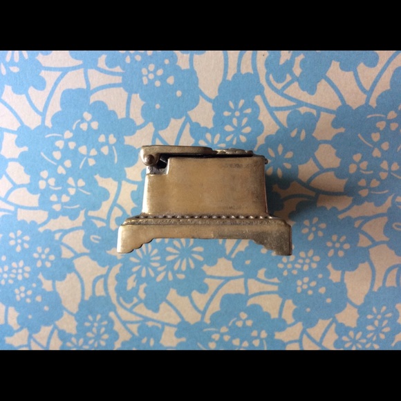 Art Nouveau Style Brass Stamp Holder - Picture 5 of 12
